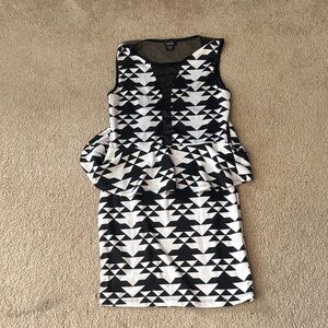 Rue21 Black and White Triangle Pattern Midi Dress